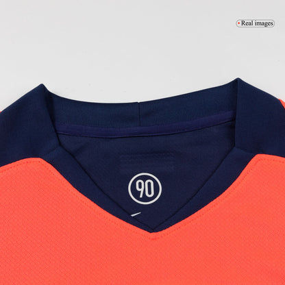 Conjunto Barcelona 
2025/26 Tercera Equipación